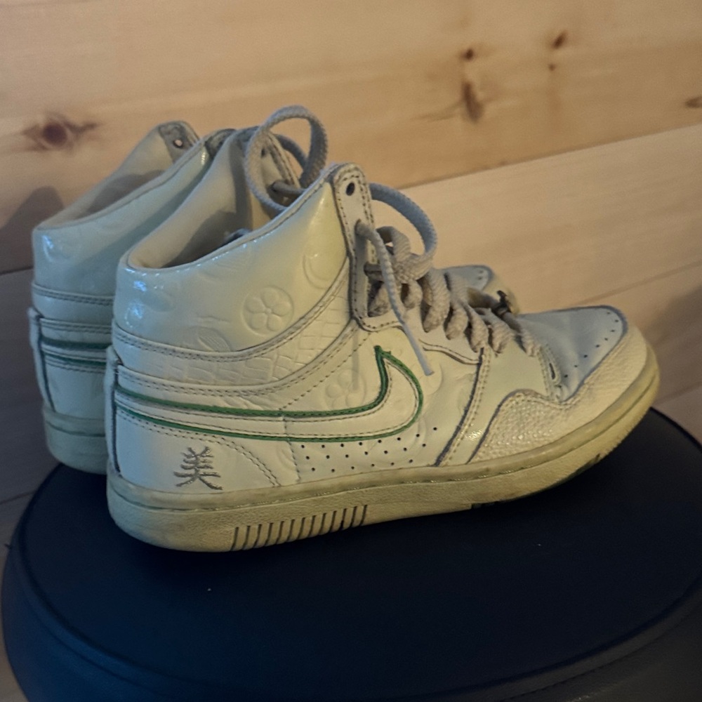Special edition Japanese Rare Nike High-Top Sneakers with Green Swoosh